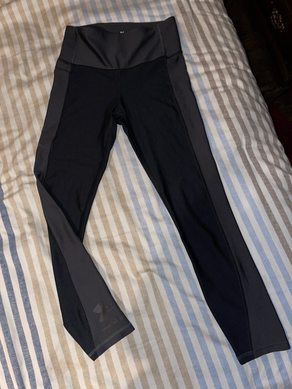 Under Armour Solid Black Athletic Leggings with pockets